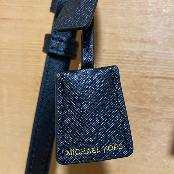 NWT Michael Kors Genuine Saffiano Leather Padlock Crossbody Bag - Picture 5 of 11